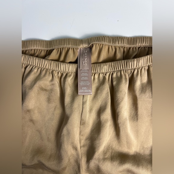 🍾 SKIMS Silk Pajama Shorts | Size XXS | Champagne Gold - Picture 4 of 5
